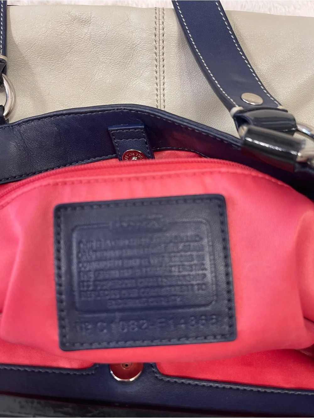 2010 Coach Kiss-lock Laura Spectator Carryall Tote w/ Multiple Compartments